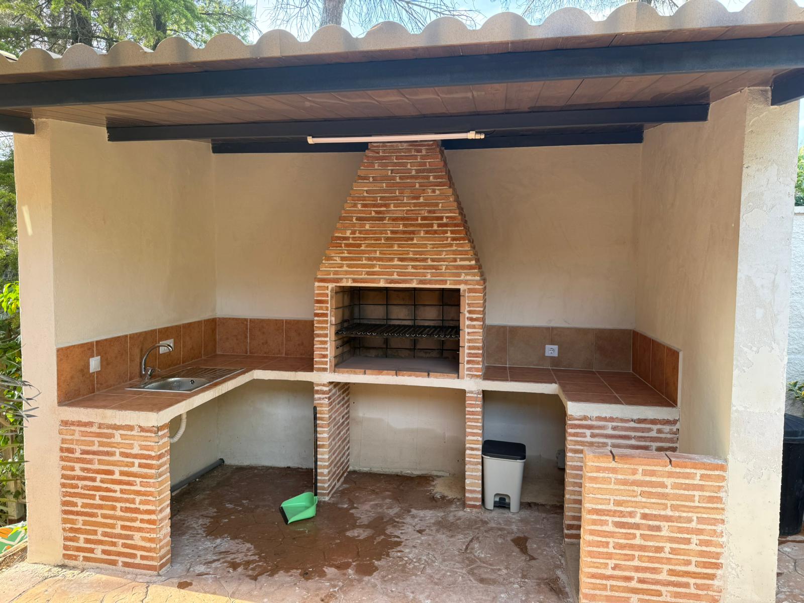Construcción de barbacoa exterior