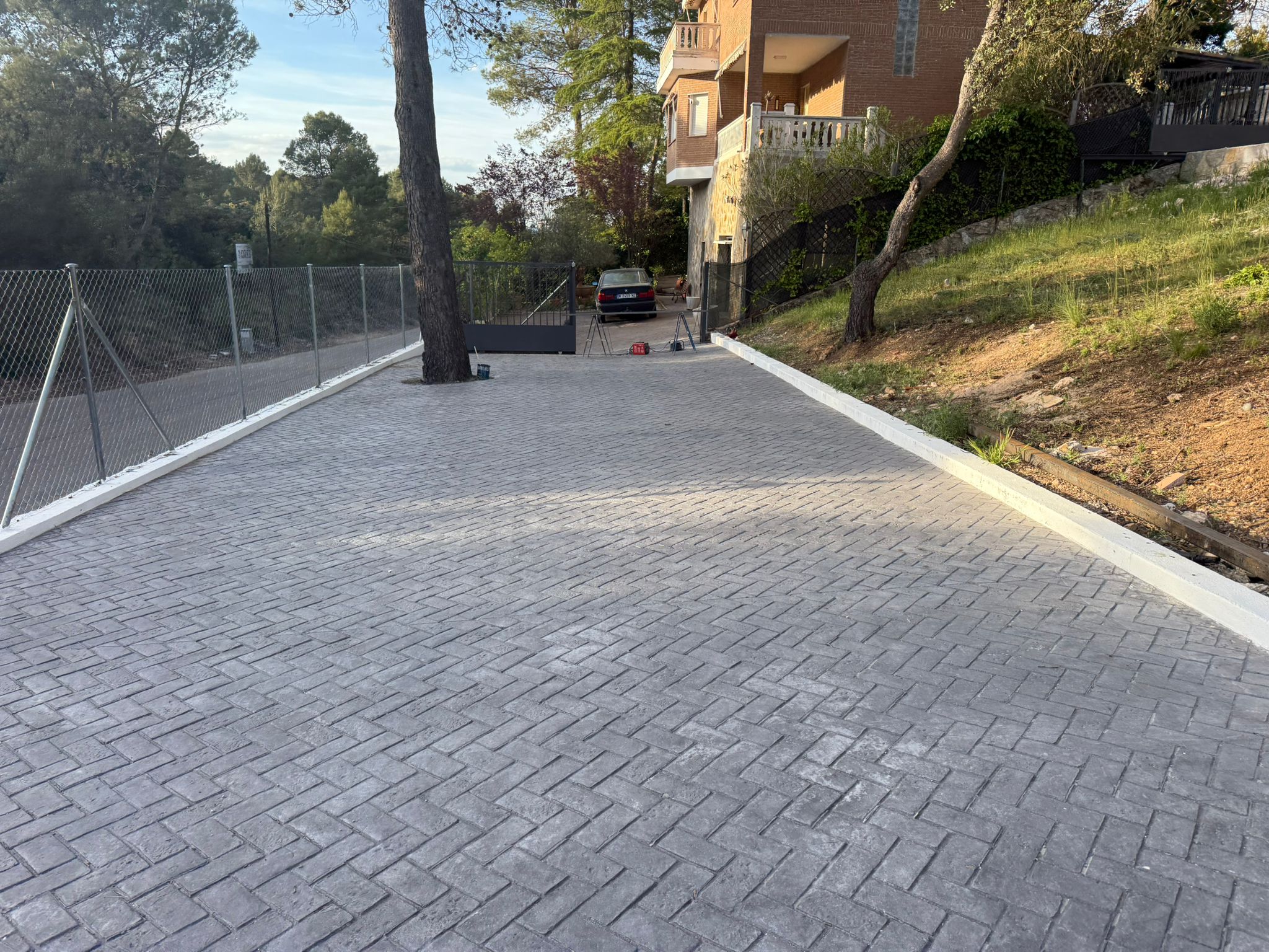 Cemento impreso en entrada exterior